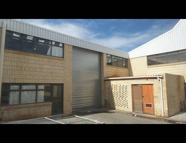1,110M² FACTORY TO LET IN SAXON INDUSTRIAL